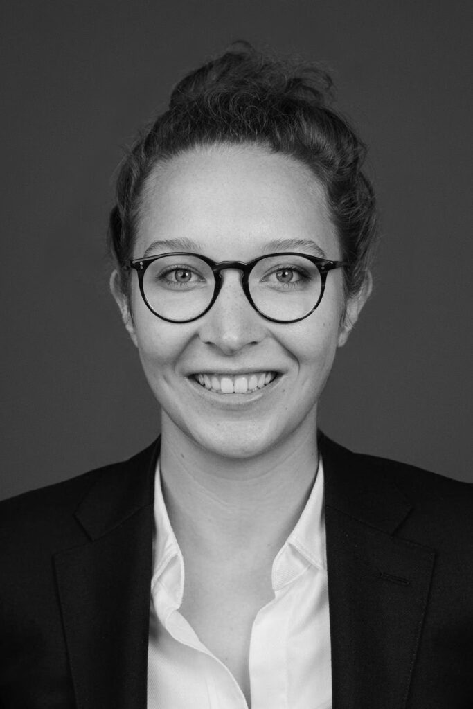 Natascha Bobrowsky liest aus ihrem Buch "Verbotene Beziehungen"über weibliche Homosexualität im nationalsozialistischen Österreich.