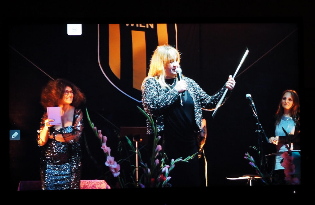 Zu Beginn des Festes 2026 wurde ein Videomitschnitt der ersten Majstorin Preisverleihung gezeigt.